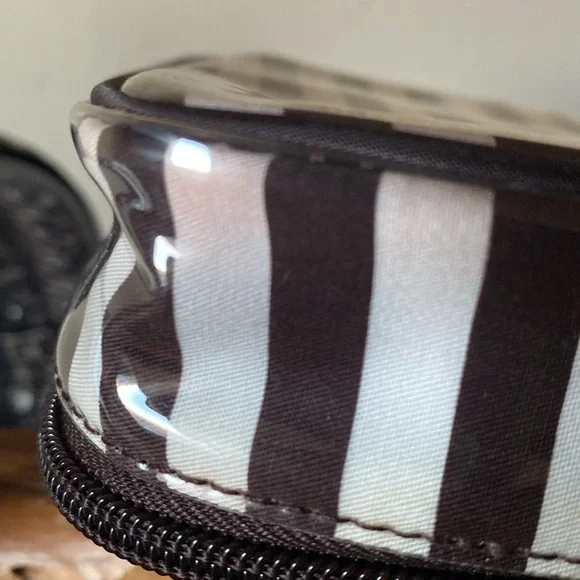 Henri Bendel Travel Bags - Picture 13 of 16